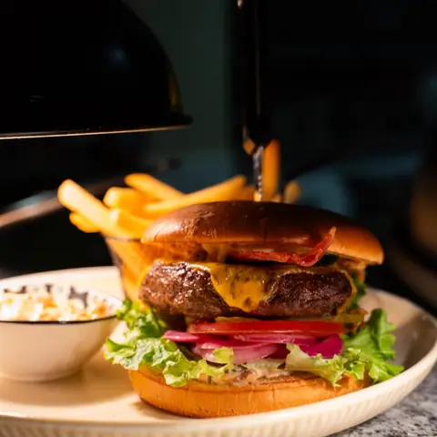 Cheeseburger wołowy